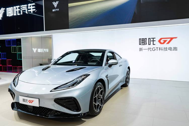 重庆忠县利旺恒企业管理咨询哪吒汽车在智能汽车领域的表现，领途汽车在新能源汽车市场中的影响力